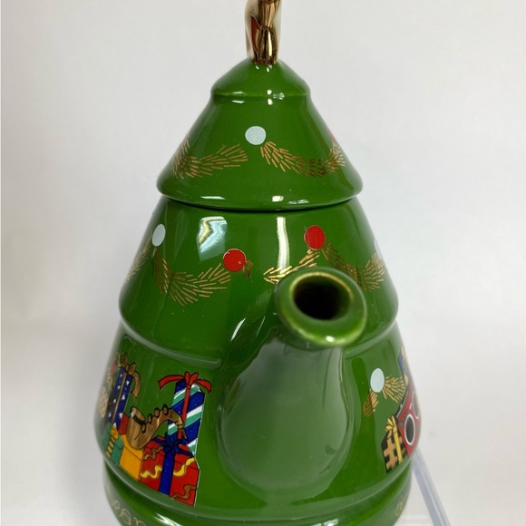 Wade English Life Christmas Tree Shape Tea for One. Green & Gold Toys Teddy Bear - Picture 4 of 10